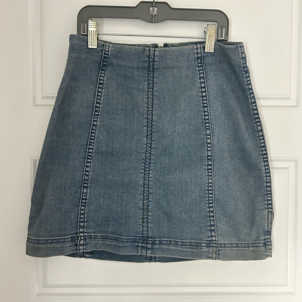 Free people jean skirt, sz 4